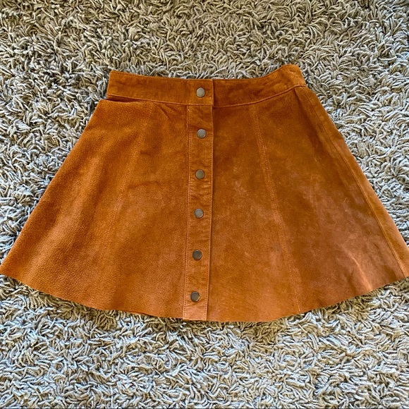 ‼️LAST CALL‼️ Genuine Suede Camel Button Skater Skirt - XS - Picture 4 of 6